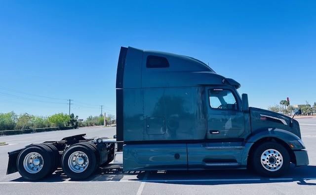 2022 Peterbilt 579-3