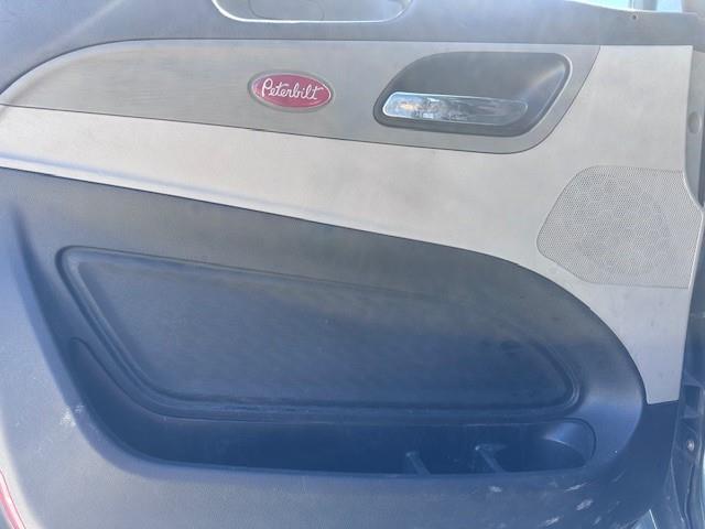 2022 Peterbilt 579-8