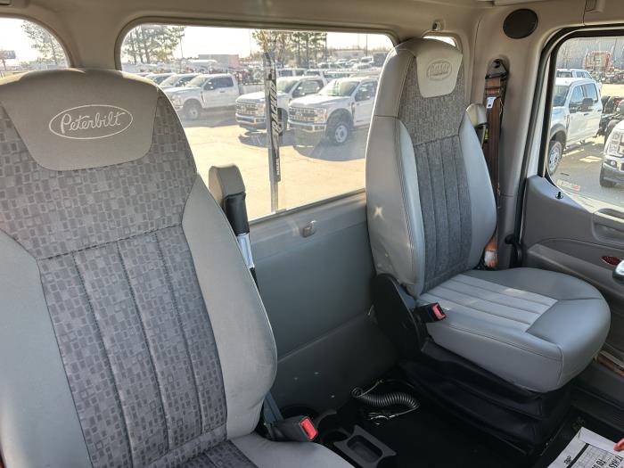 2021 Peterbilt 367-8
