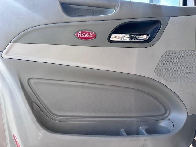 2022 Peterbilt 579-6