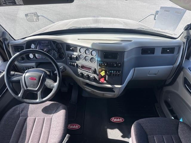2022 Peterbilt 579-9