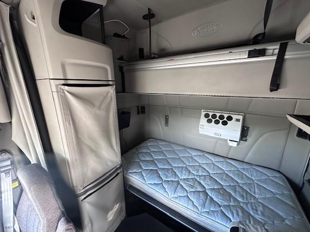 2022 Peterbilt 579-11