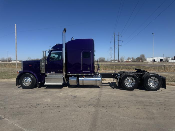 2027 Peterbilt 589-2