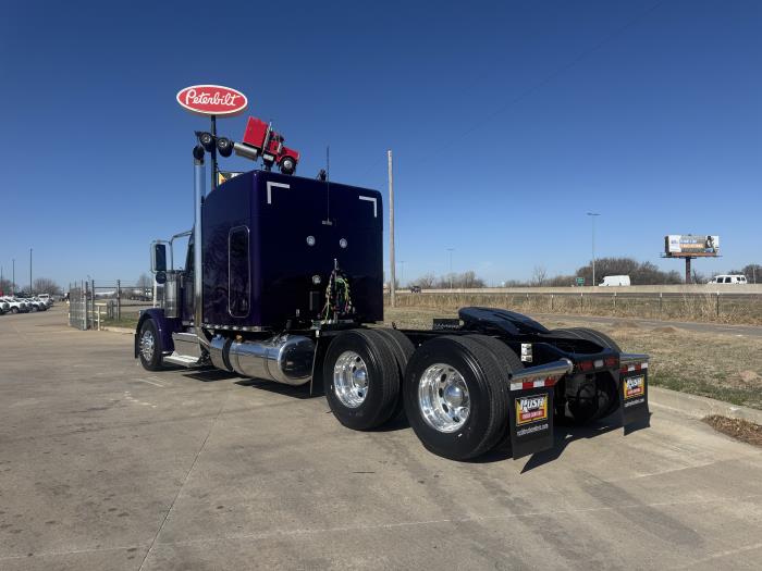 2027 Peterbilt 589-3
