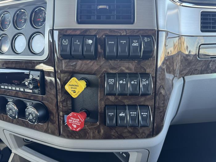 2027 Peterbilt 589-17