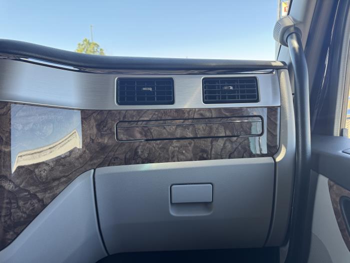 2027 Peterbilt 589-18