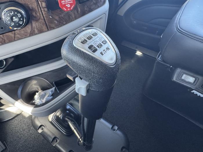 2027 Peterbilt 589-19