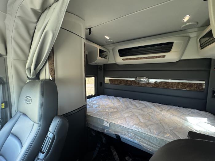 2027 Peterbilt 589-22