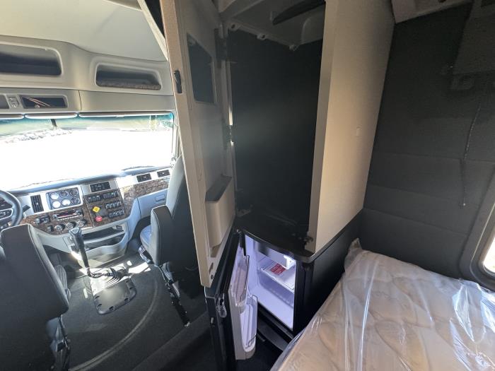 2027 Peterbilt 589-25