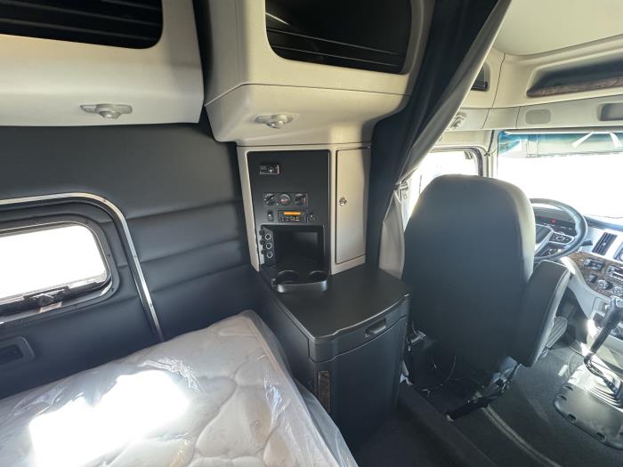 2027 Peterbilt 589-26