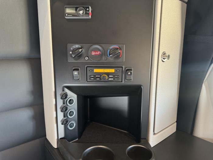 2027 Peterbilt 589-28