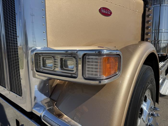 2027 Peterbilt 589-10