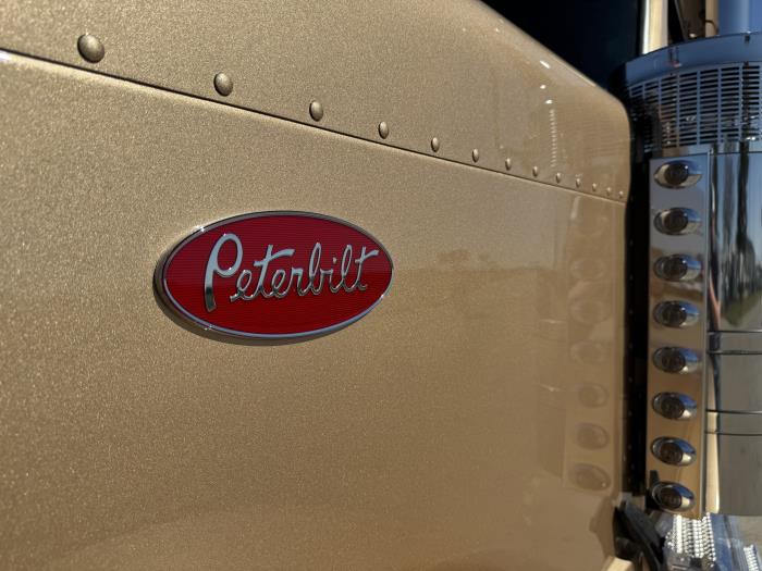 2027 Peterbilt 589-11