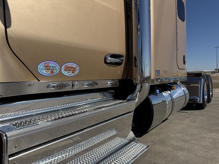 2027 Peterbilt 589-12