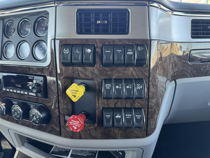 2027 Peterbilt 589-17