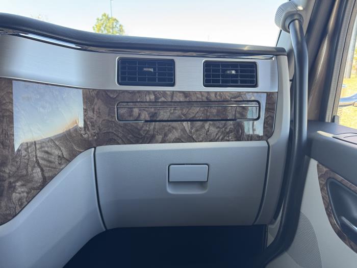 2027 Peterbilt 589-18