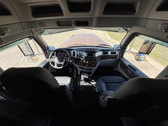 2027 Peterbilt 589-21