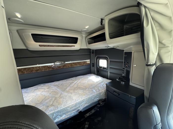 2027 Peterbilt 589-23