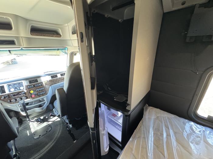 2027 Peterbilt 589-25