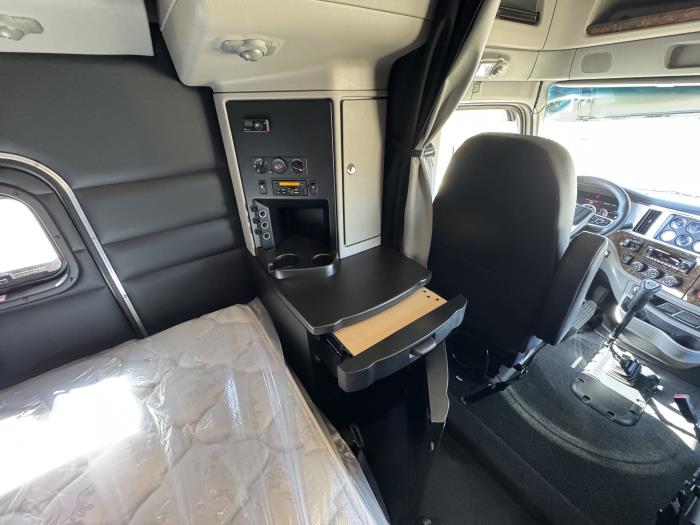 2027 Peterbilt 589-27