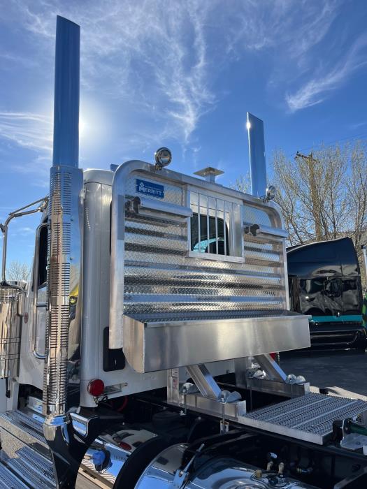 2027 Peterbilt 589-30