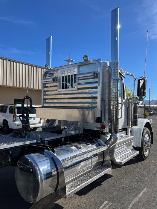 2027 Peterbilt 589-31