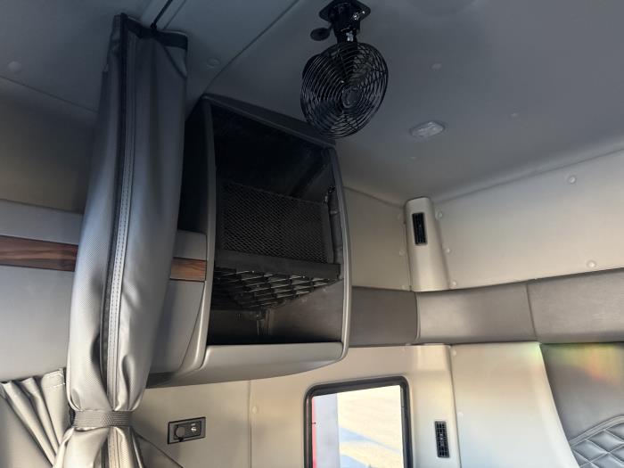 2027 International HX520-17