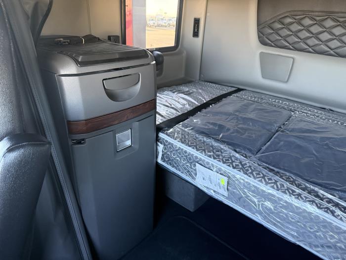 2027 International HX520-18