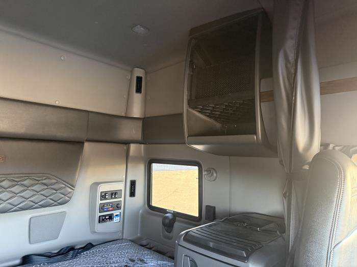 2027 International HX520-19