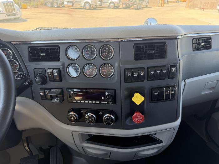 2021 Peterbilt 579-28