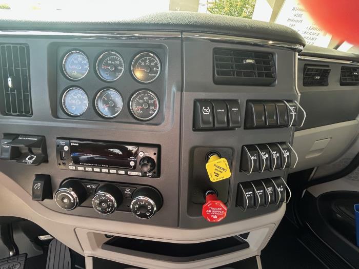 2027 Peterbilt 567-4