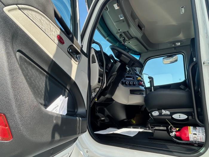 2027 Peterbilt 567-2