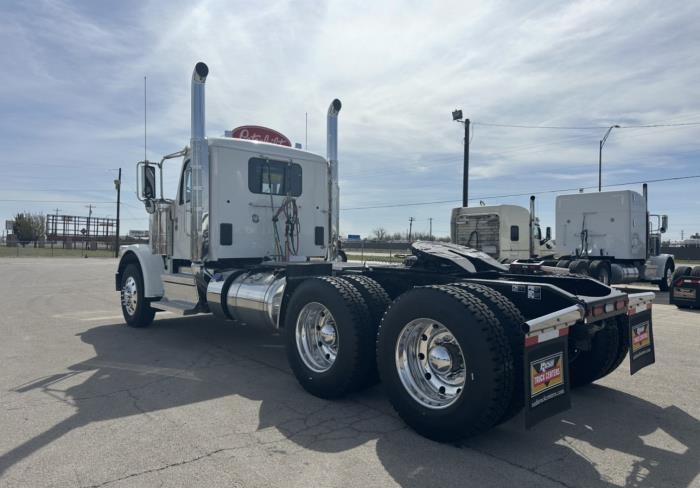 2027 Peterbilt 589-3