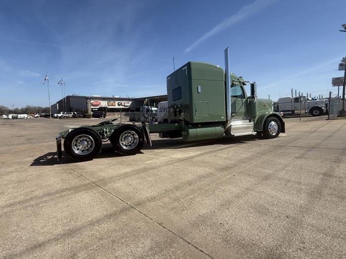 2027 Peterbilt 589-12