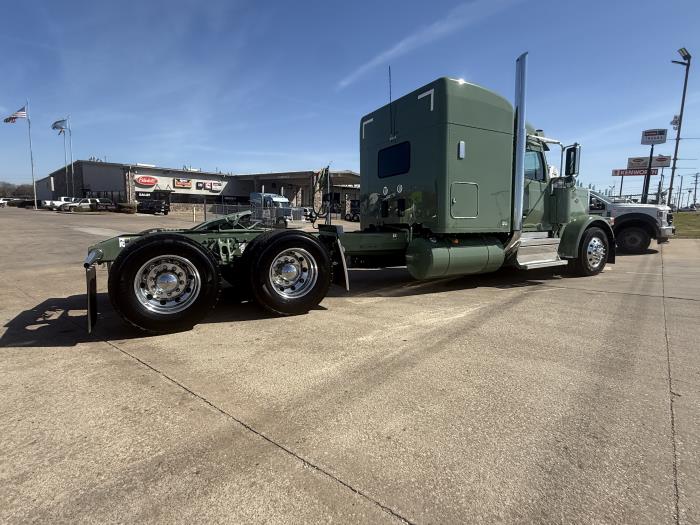 2027 Peterbilt 589-13