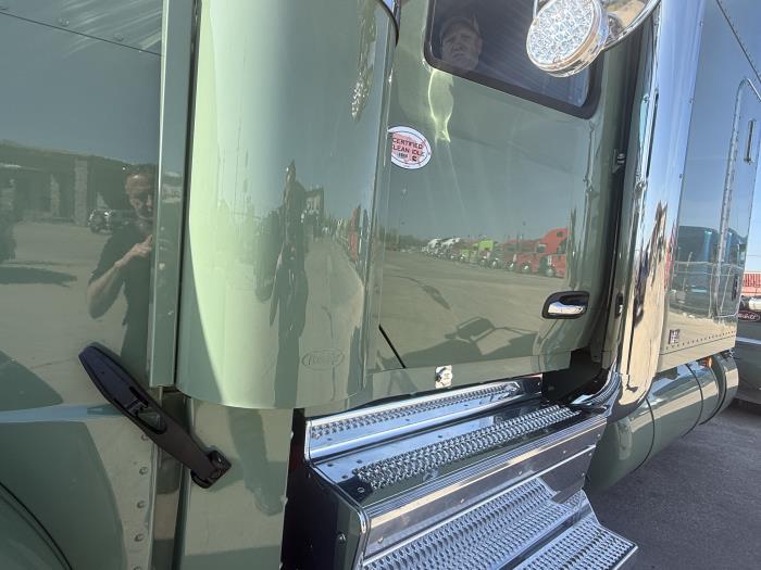 2027 Peterbilt 589-17