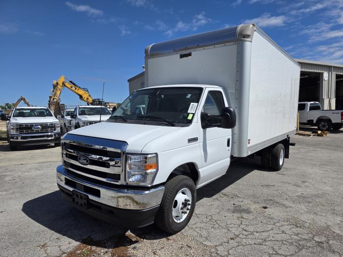 2027 Ford E-450-1