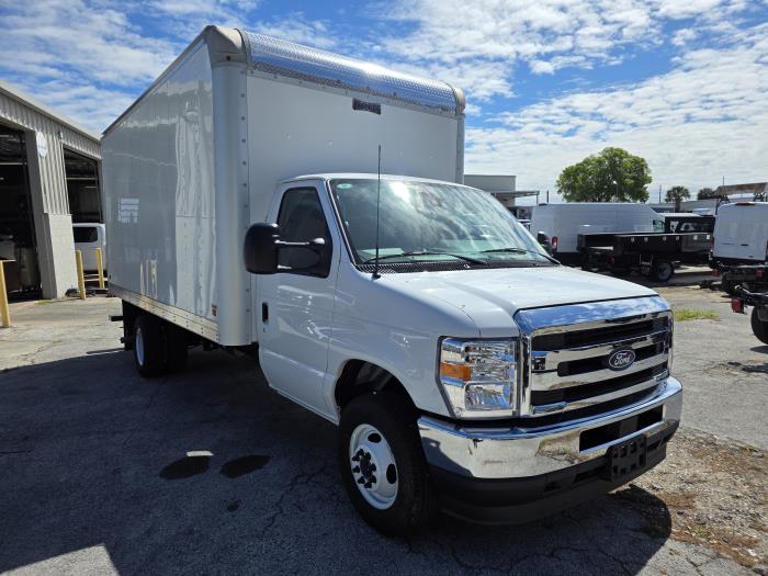 2027 Ford E-450-3
