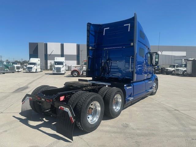 2021 Volvo VNL64T760-12