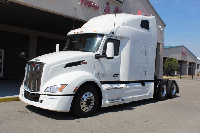 2022 Peterbilt 579-0