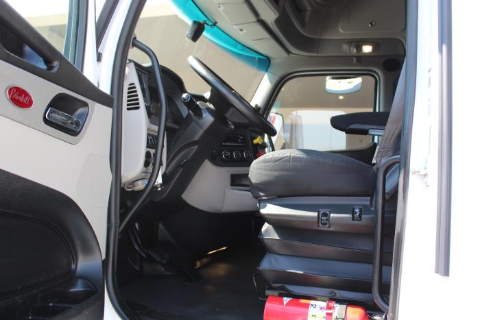 2022 Peterbilt 579-6