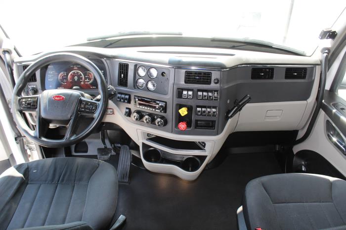 2022 Peterbilt 579-10