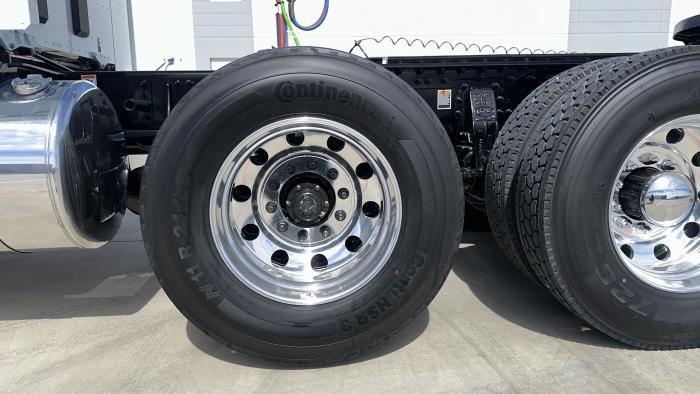 2027 Peterbilt 589-10