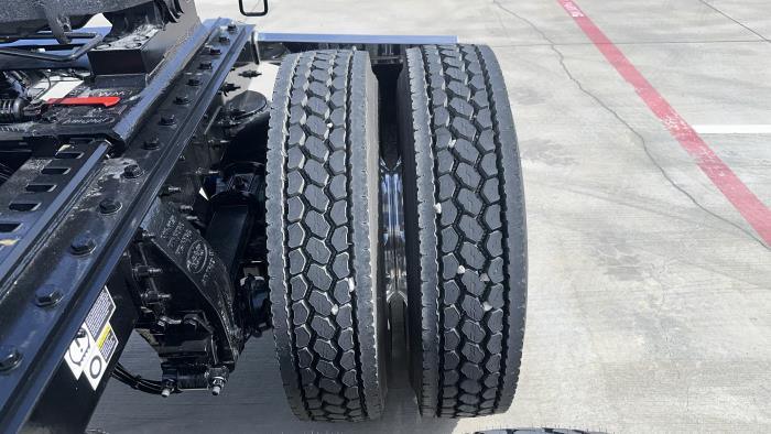 2027 Peterbilt 589-12