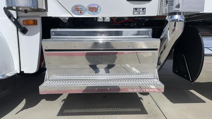 2027 Peterbilt 589-14