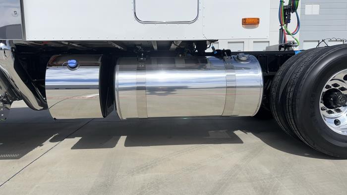 2027 Peterbilt 589-15