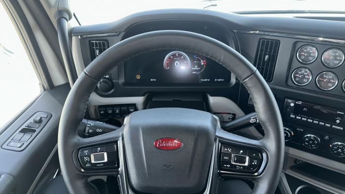 2027 Peterbilt 589-22