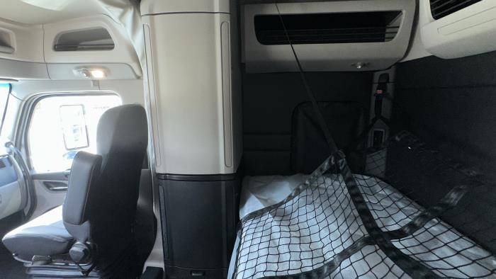 2027 Peterbilt 589-32