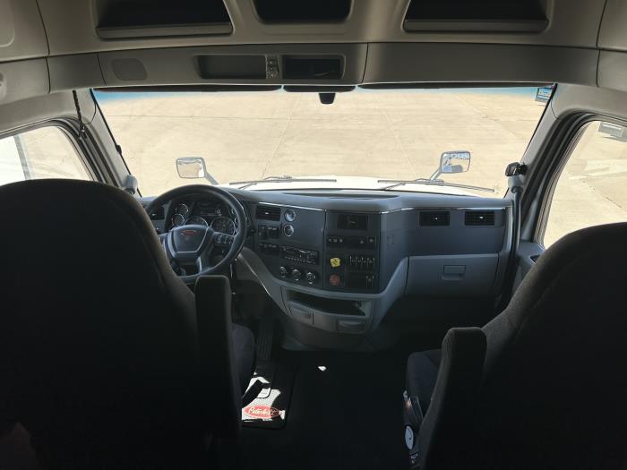 2021 Peterbilt 579-8