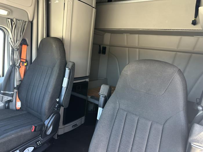 2021 Peterbilt 579-9